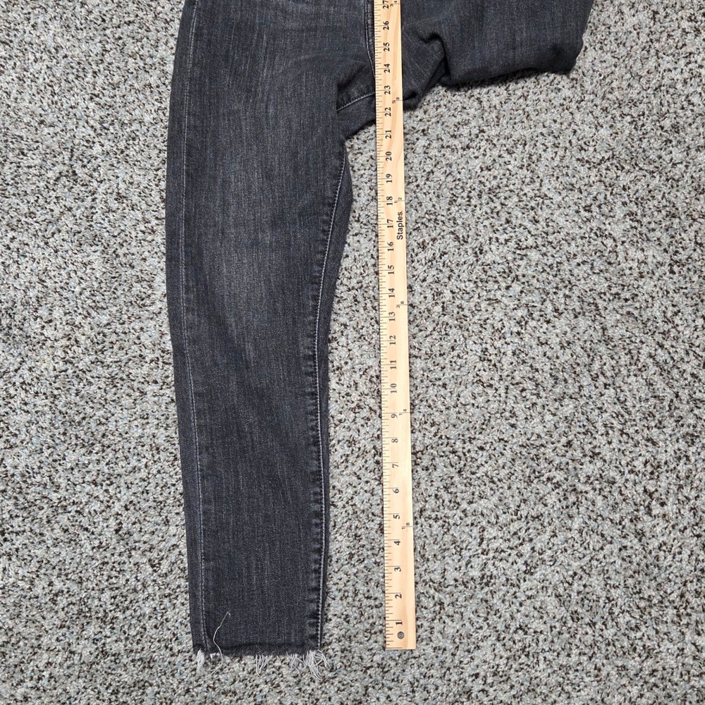Levi's‎ Wedgie Skinny Jeans Distressed Hem Black Wash Denim Women's Size 29 - Picture 7 of 8